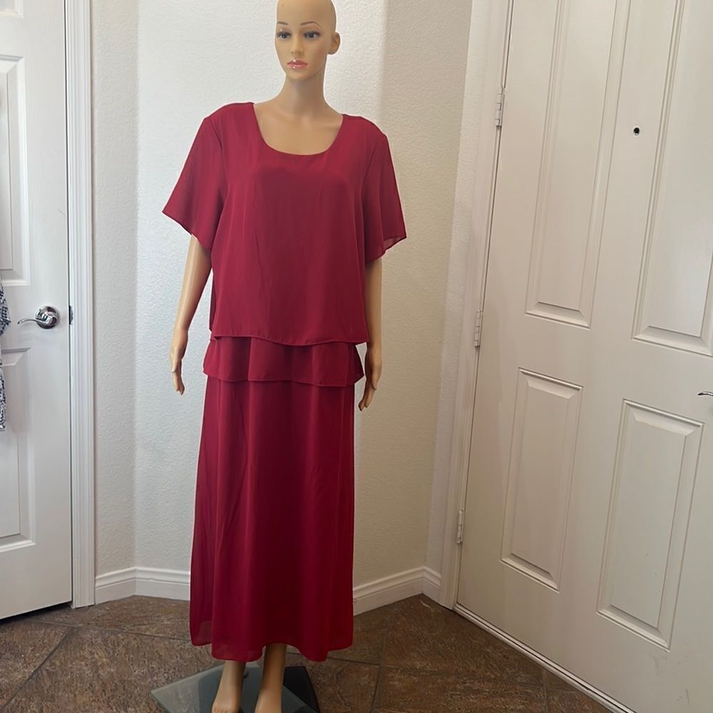 BFA Classics Dress Red Maxi Short Sleeve Slimming Lined Keyhole Button Neck